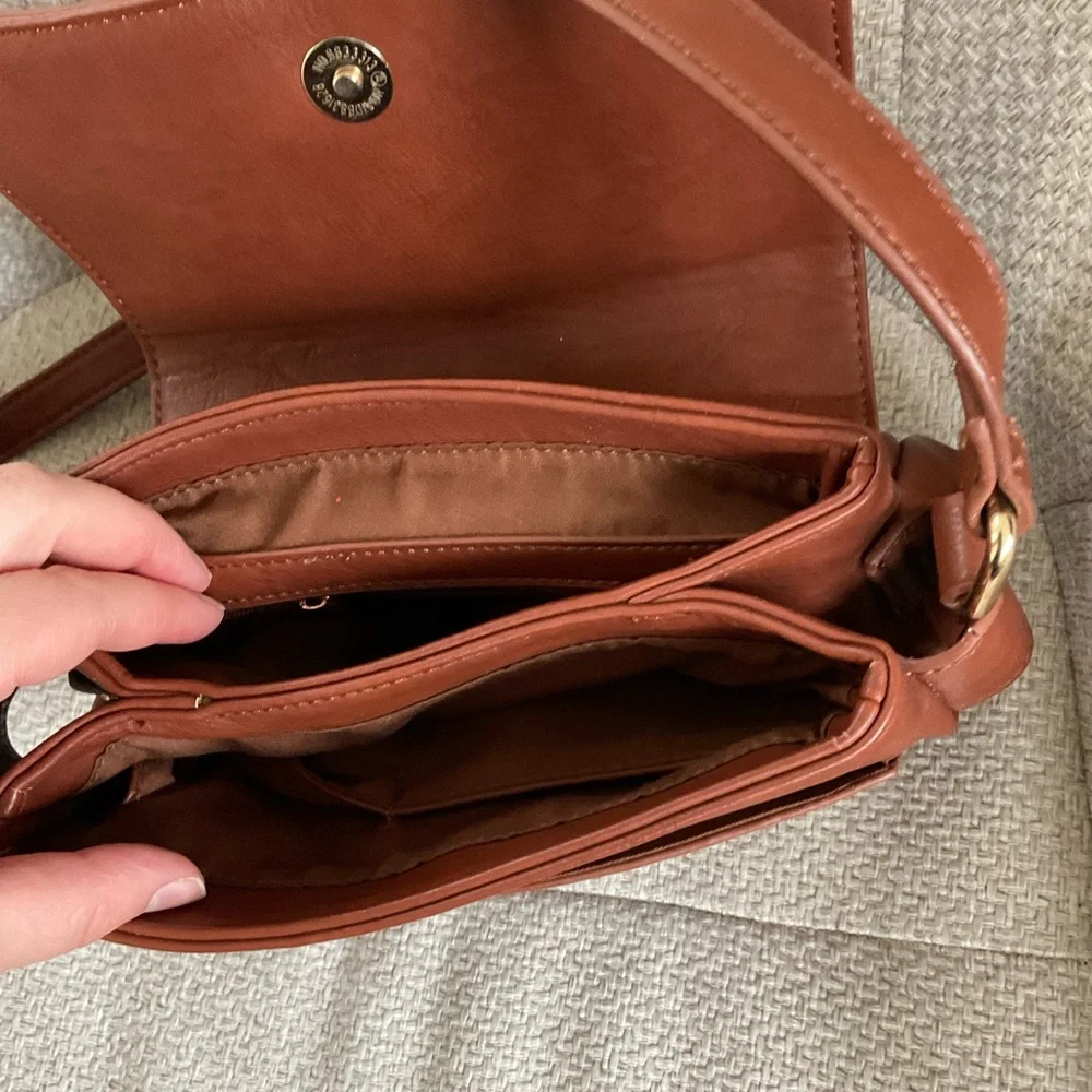 Tan Leather Crossbody Bag Tassel Detail & lots of Pockets - Adjustable Strap 👜 - Picture 5 of 8